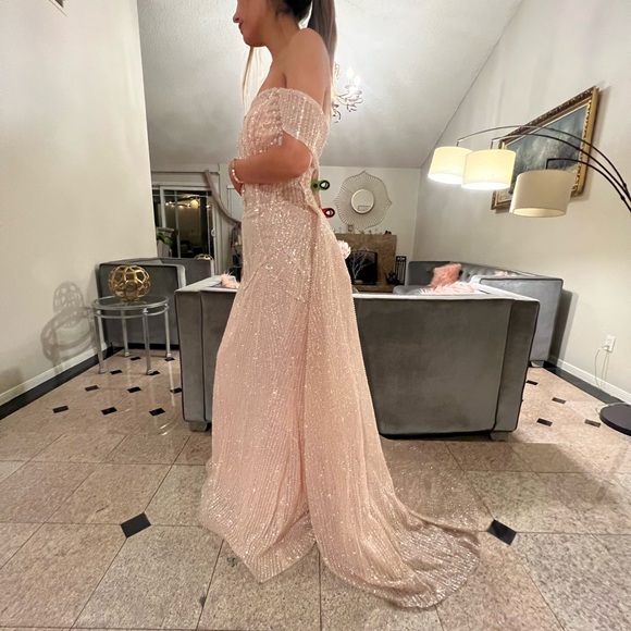 Beautiful Medium blush dress size 10. Only wore once, great shape and condition - Picture 3 of 7